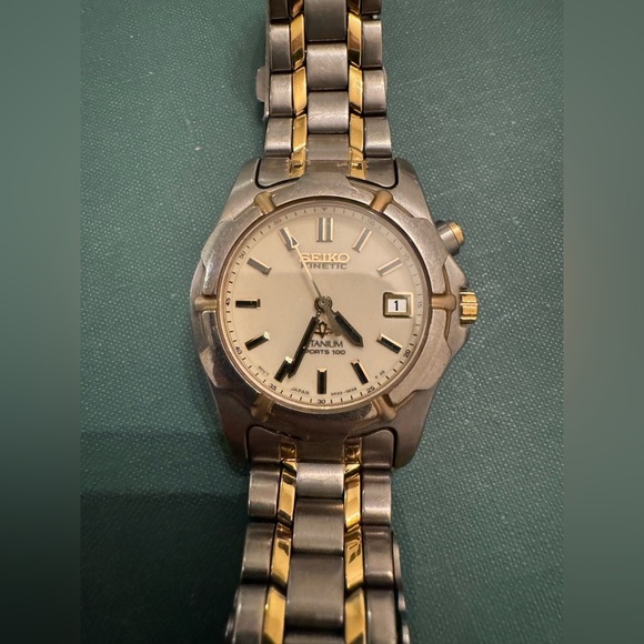 Vintage Women’s Seiko Kinetic Sports 100 Titanium Two Tone Analog Date Watch - Picture 4 of 10